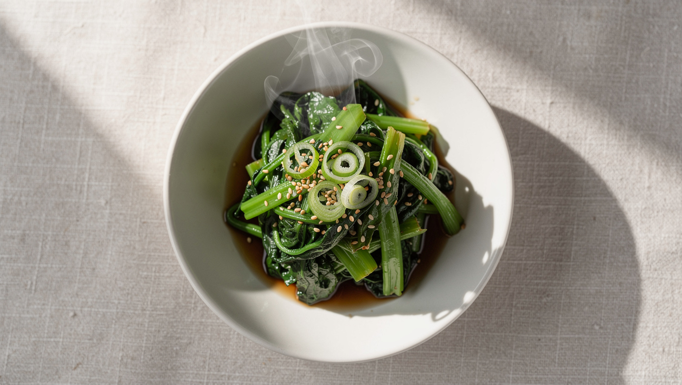 원추리 효능 — Korean wonchuri namul seasoned dish in white bowl,